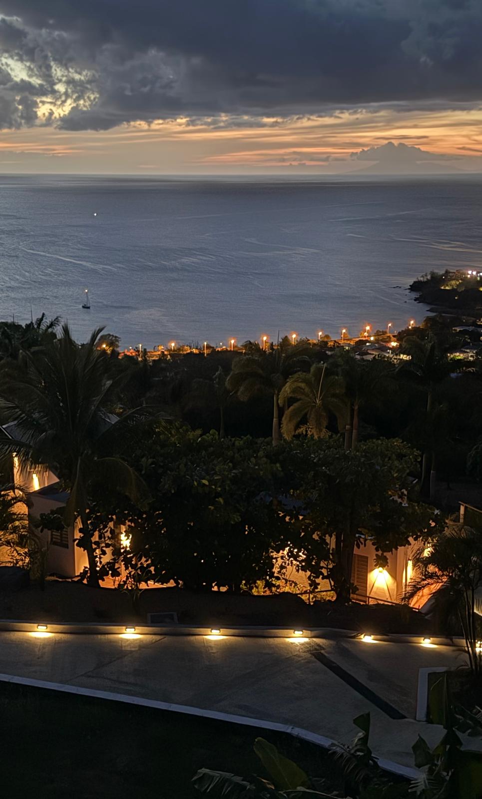 Vue de nuit sur la baie — Mango Bay